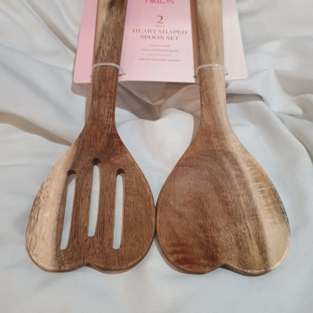 New Paris Hilton Heart Shaped Wooden Spoon 2 Set - Natural Wood